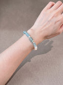 Model wearing the blue onyx, freshwater pearl, and sterling silver bracelet on the wrist.
